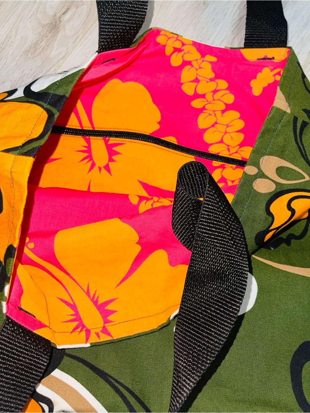 4‎ Travel Bags Ben Sherman Laundry Hawaii Floral Tote Backpack Boho Bike Belt - Picture 4 of 6